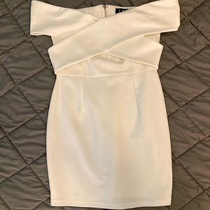Lulu’s White Off the Shoulder Bodycon Dress- Small